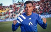 Be�ikta� Brezilyal� sol bekin pe�inde!