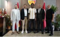Kayserispor'da tarihi g�n! 15 transfer birden!