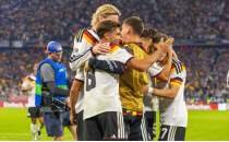 Almanya hata yapmad�: S�rbistan'� iki golle ge�ti