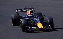 Singapur'da kazalarla dolu yar��: Verstappen kazand�!