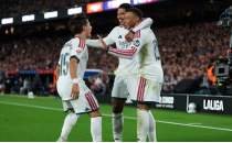 Real Madrid, Barcelona'n�n apoletlerini Camp Nou'da s�kt�