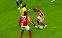 Galatasaray derbide penalt� bekledi! Karar devam